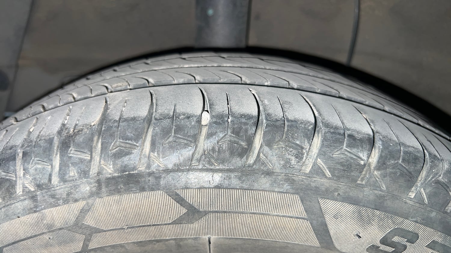 Used 2013 Hyundai Grand i10 Asta 1.2 Kappa VTVT Petrol Manual tyres RIGHT REAR TYRE TREAD VIEW