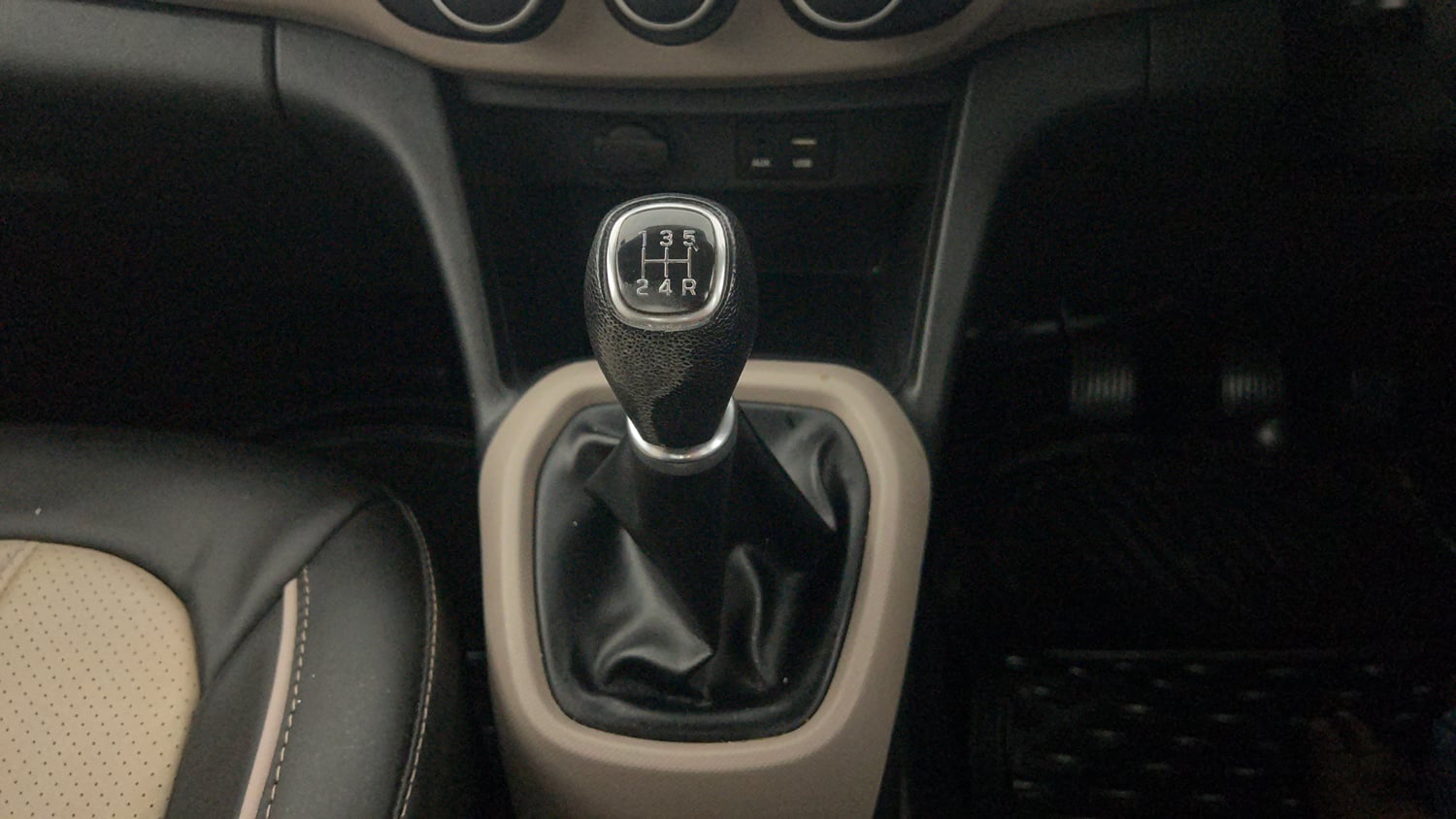 Used 2016 Hyundai Grand i10 Sportz 1.2 Kappa VTVT Petrol Manual interior GEAR  KNOB VIEW