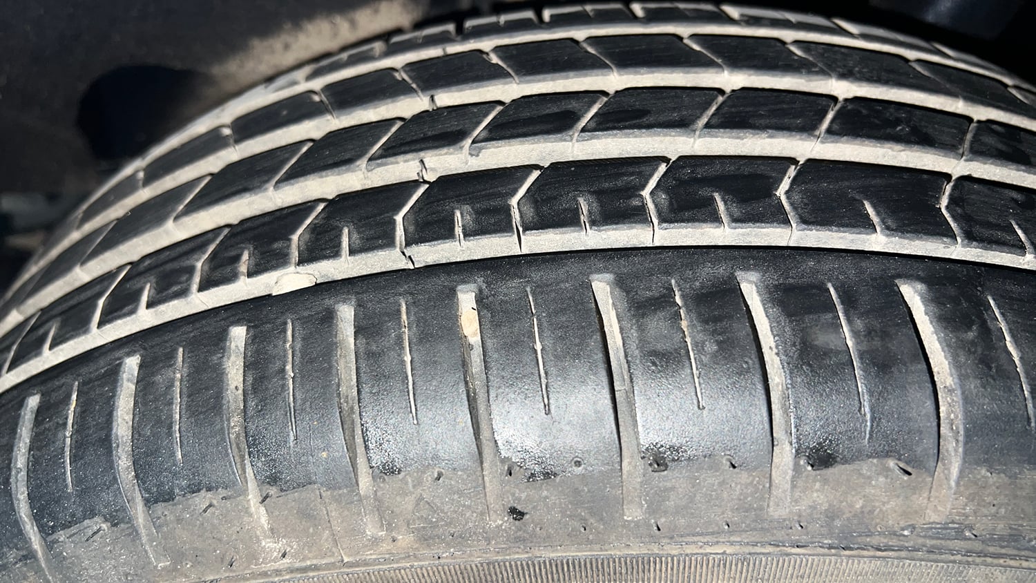 Used 2017 Maruti Suzuki Baleno Alpha 1.2 Petrol Manual tyres LEFT REAR TYRE TREAD VIEW