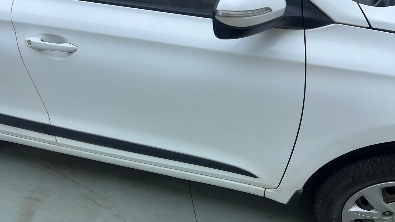 Used 2015 Hyundai Elite i20 Sportz 1.2 Petrol Manual dents MINOR SCRATCH