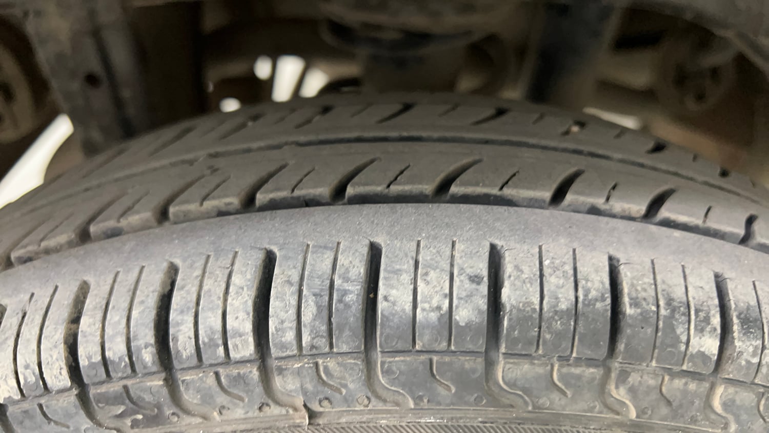 Used 2014 Maruti Suzuki Alto 800 Lxi Petrol Manual tyres RIGHT REAR TYRE TREAD VIEW