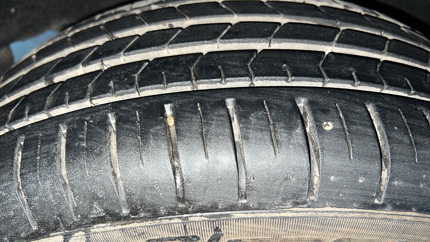 Used 2017 Maruti Suzuki Baleno Alpha 1.2 Petrol Manual tyres RIGHT REAR TYRE TREAD VIEW