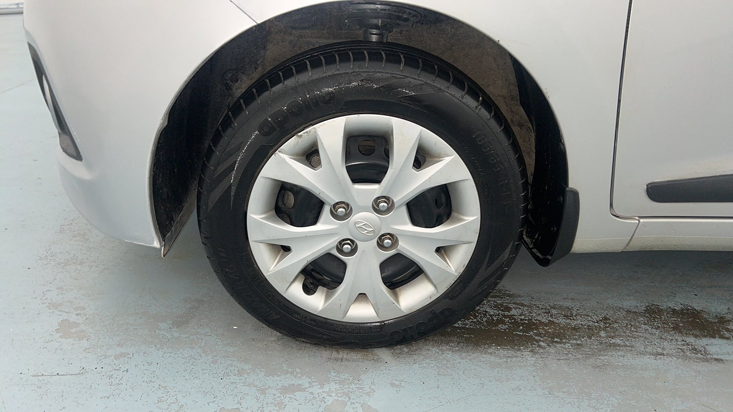 Used 2016 Hyundai Grand i10 Sportz 1.2 Kappa VTVT Petrol Manual tyres LEFT FRONT TYRE RIM VIEW