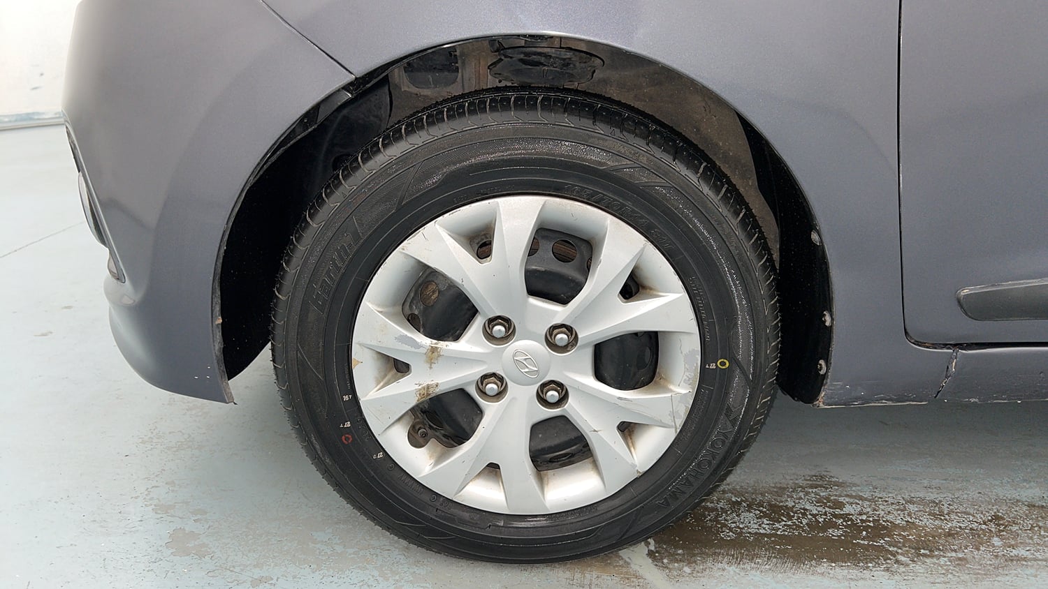 Used 2015 Hyundai Grand i10 Sportz 1.2 Kappa VTVT Petrol Manual tyres LEFT FRONT TYRE RIM VIEW