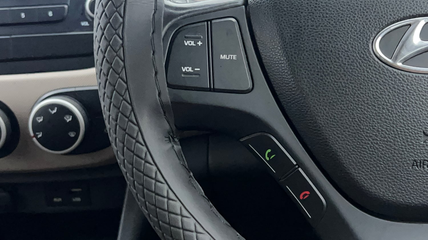 Used 2016 Hyundai Grand i10 Asta 1.2 Kappa VTVT Petrol Manual top_features Steering mounted controls