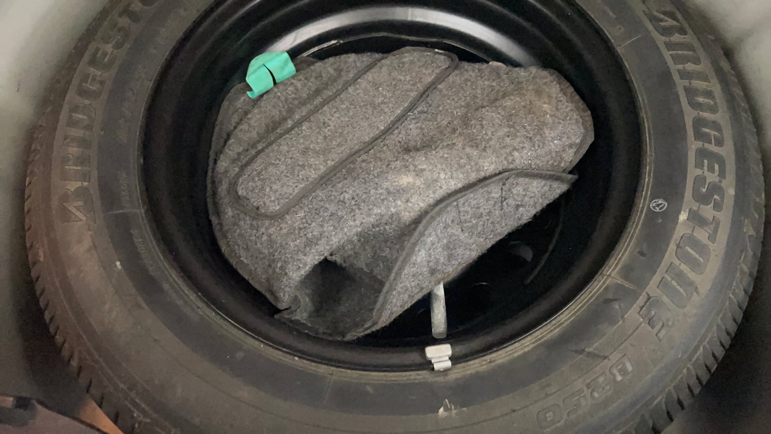 Used 2017 Hyundai Elite i20 Asta 1.2 (O) Petrol Manual tyres SPARE TYRE VIEW