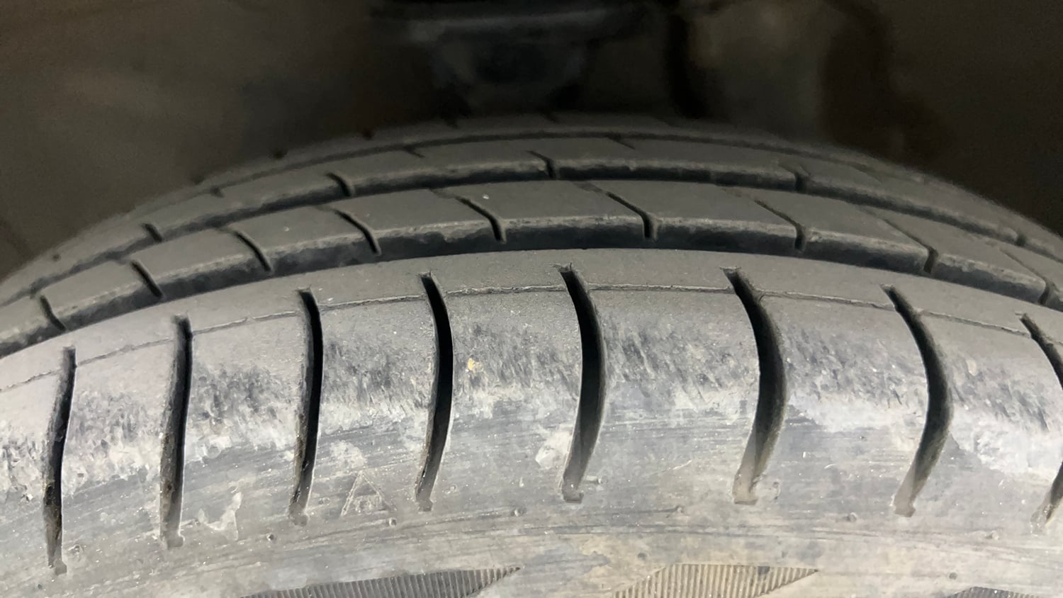Used 2014 Maruti Suzuki Alto 800 Lxi Petrol Manual tyres LEFT FRONT TYRE TREAD VIEW