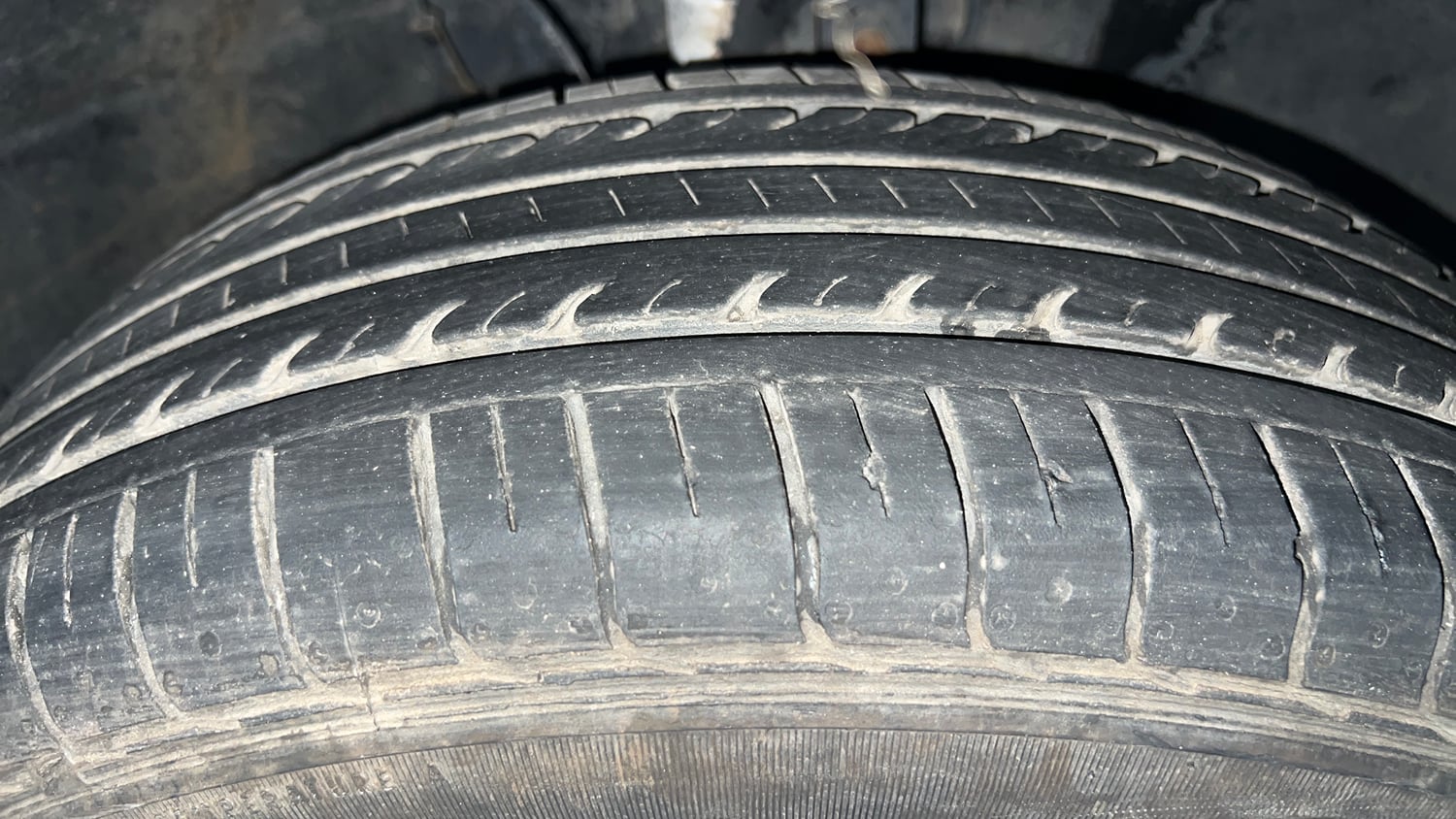 Used 2022 Hyundai Venue SX 1.2 Petrol Petrol Manual tyres RIGHT FRONT TYRE TREAD VIEW
