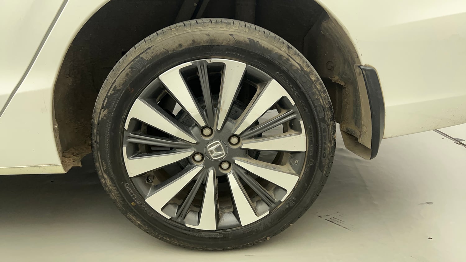 Used 2025 Honda City ZX Petrol CVT Petrol Automatic tyres LEFT REAR TYRE RIM VIEW