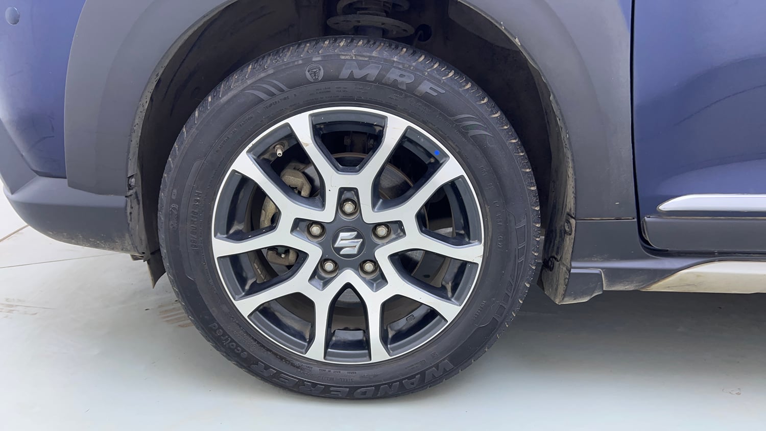 Used 2023 Maruti Suzuki XL6 Alpha Plus MT Petrol Petrol Manual tyres LEFT FRONT TYRE RIM VIEW
