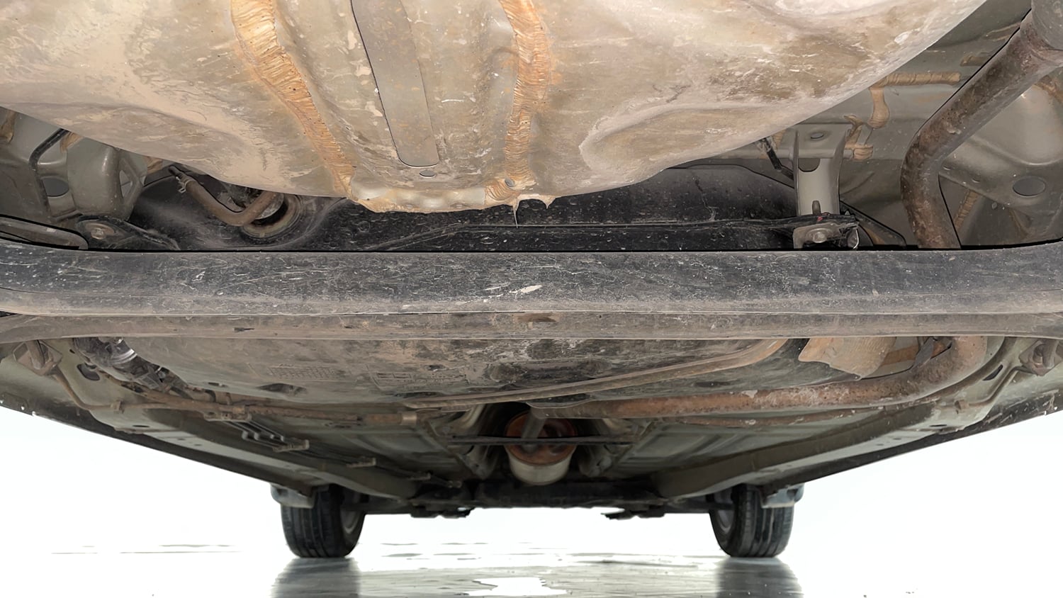 Used 2022 Toyota Glanza V CVT Petrol Automatic extra REAR UNDERBODY VIEW (TAKEN FROM REAR)