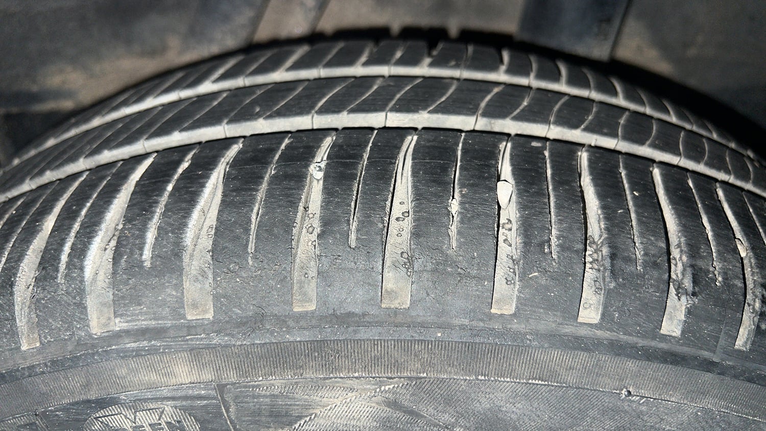 Used 2015 Honda City VX CVT Petrol Automatic tyres LEFT REAR TYRE TREAD VIEW