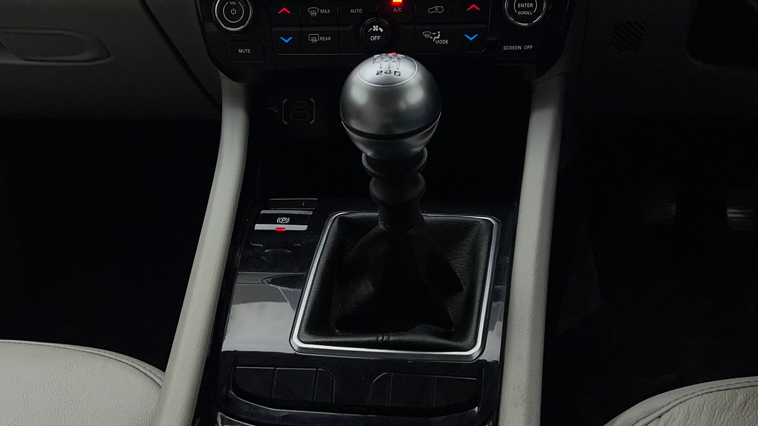 Used 2022 Jeep Compass Limited (O) 2.0 Diesel Diesel Manual interior GEAR  KNOB VIEW