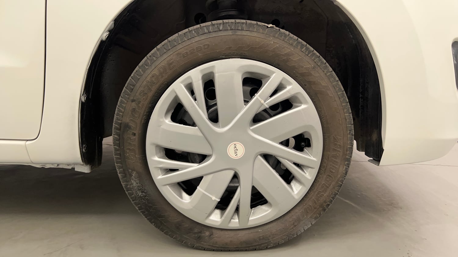 Used 2014 Maruti Suzuki Wagon R VXI Petrol Manual tyres RIGHT FRONT TYRE RIM VIEW