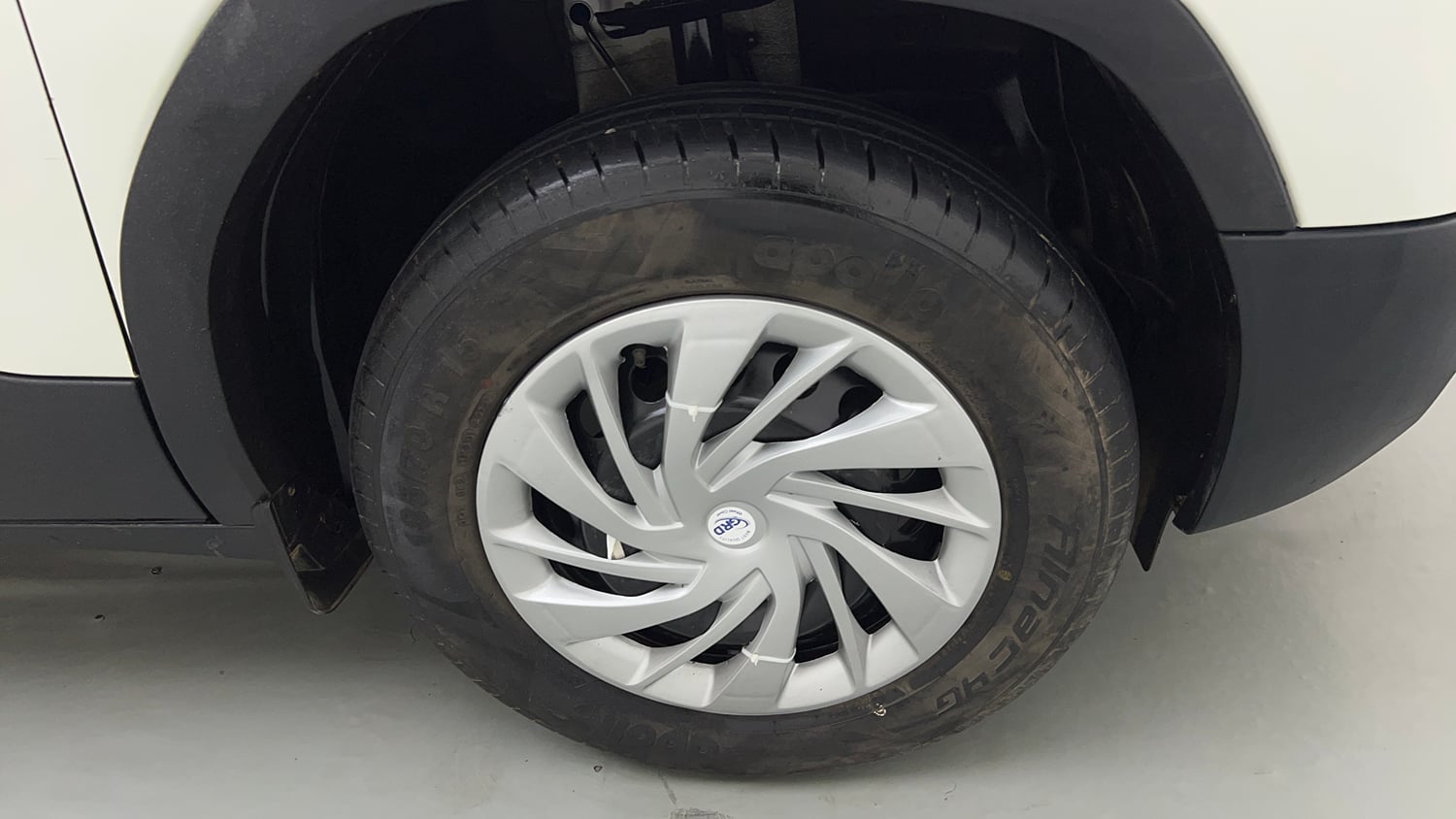 Used 2023 Tata Punch Pure MT Petrol Manual tyres RIGHT FRONT TYRE RIM VIEW