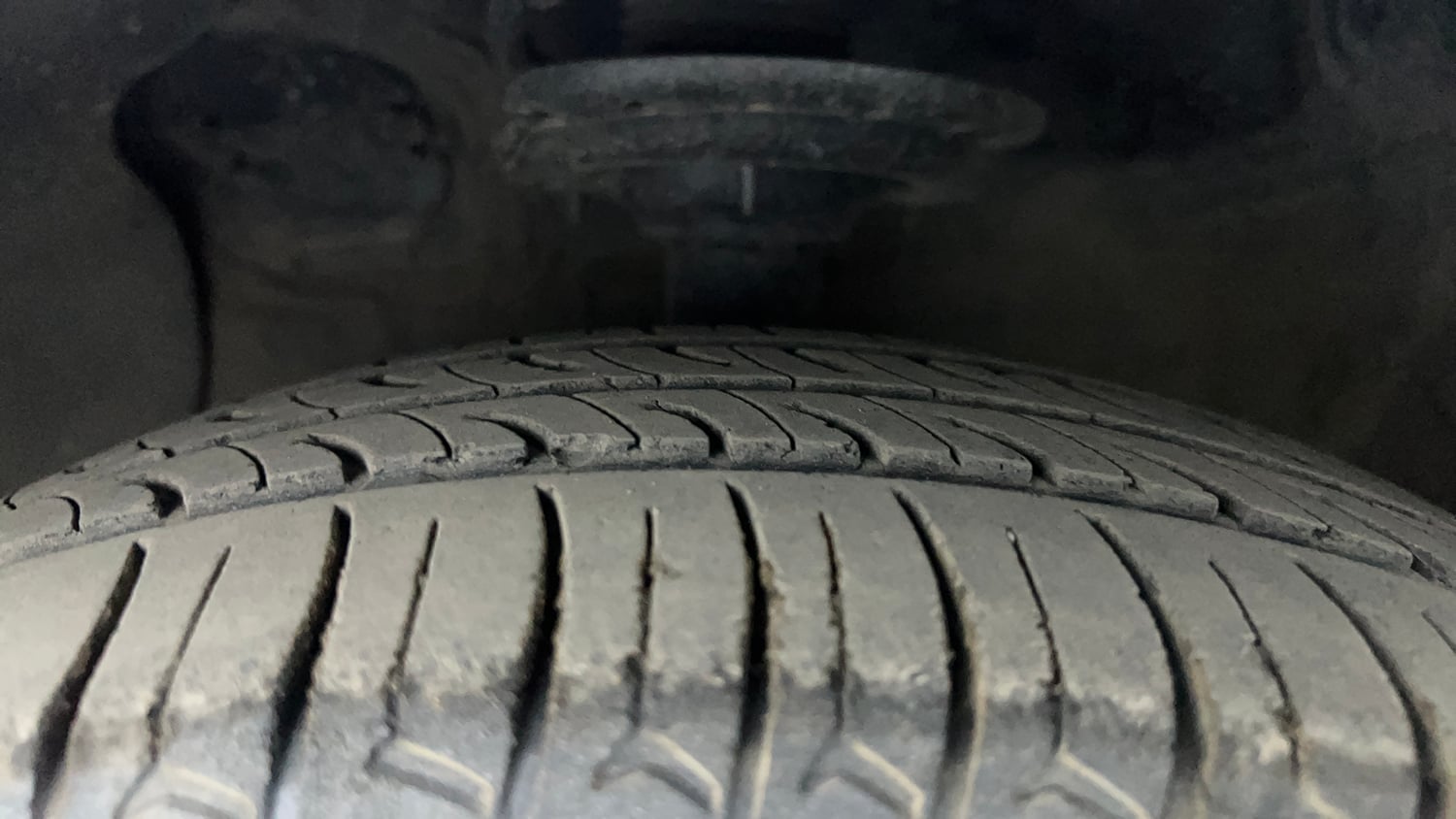 Used 2017 Hyundai Grand i10 Sportz 1.2 Kappa VTVT Petrol Manual tyres LEFT FRONT TYRE TREAD VIEW