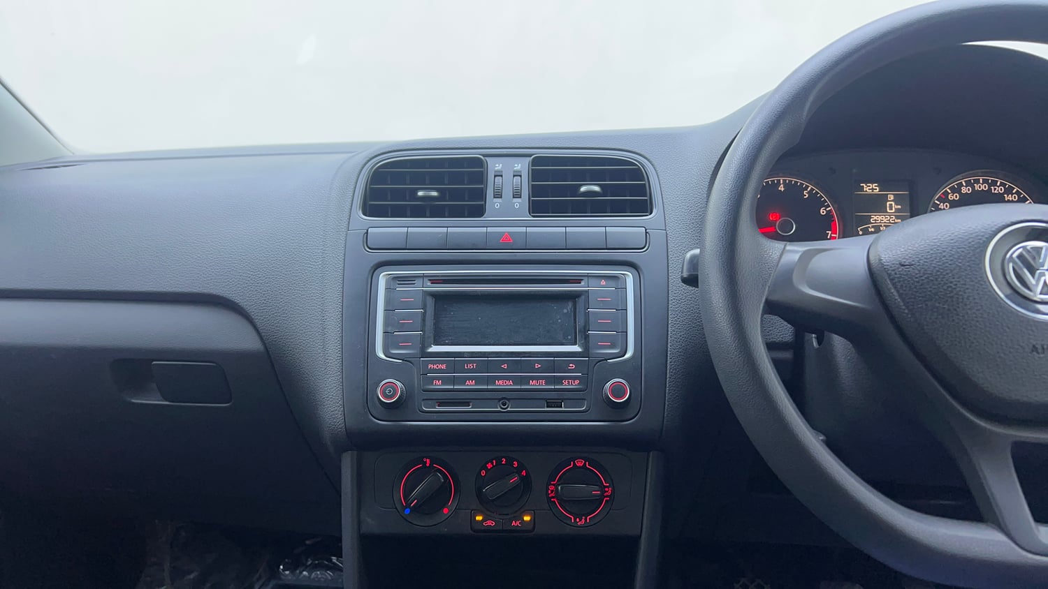 Used 2018 Volkswagen Ameo Comfortline 1.2L (P) Petrol Manual interior MUSIC SYSTEM & AC CONTROL VIEW