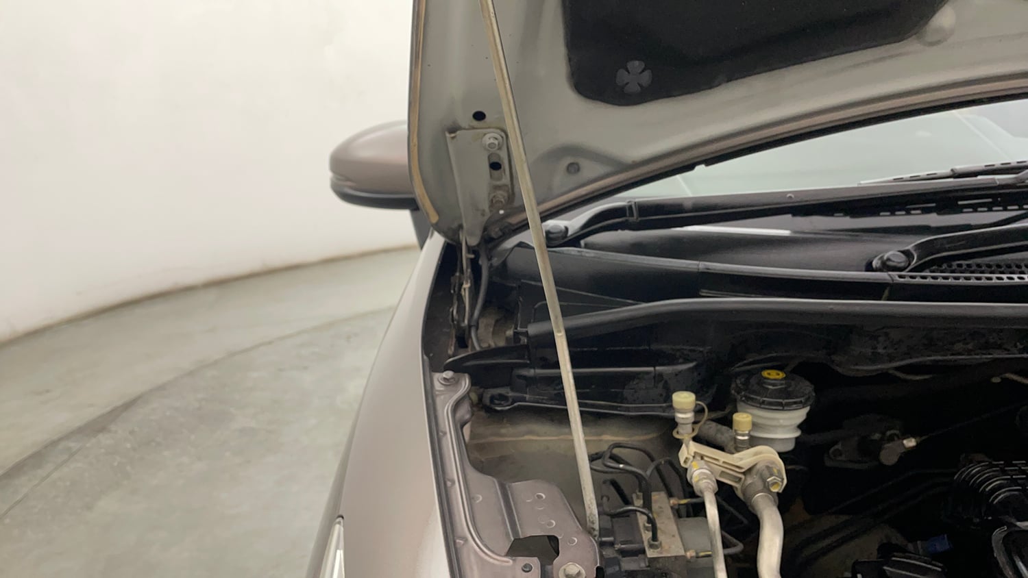 Used 2016 Honda Jazz V Petrol Petrol Manual engine ENGINE RIGHT SIDE HINGE & APRON VIEW