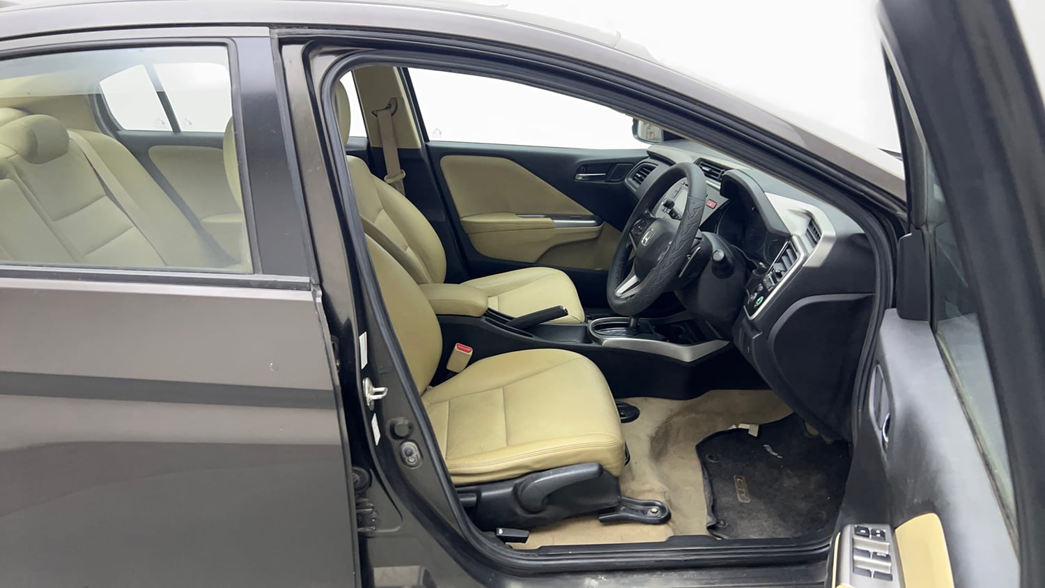 Used 2015 Honda City VX CVT Petrol Automatic interior RIGHT SIDE FRONT DOOR CABIN VIEW