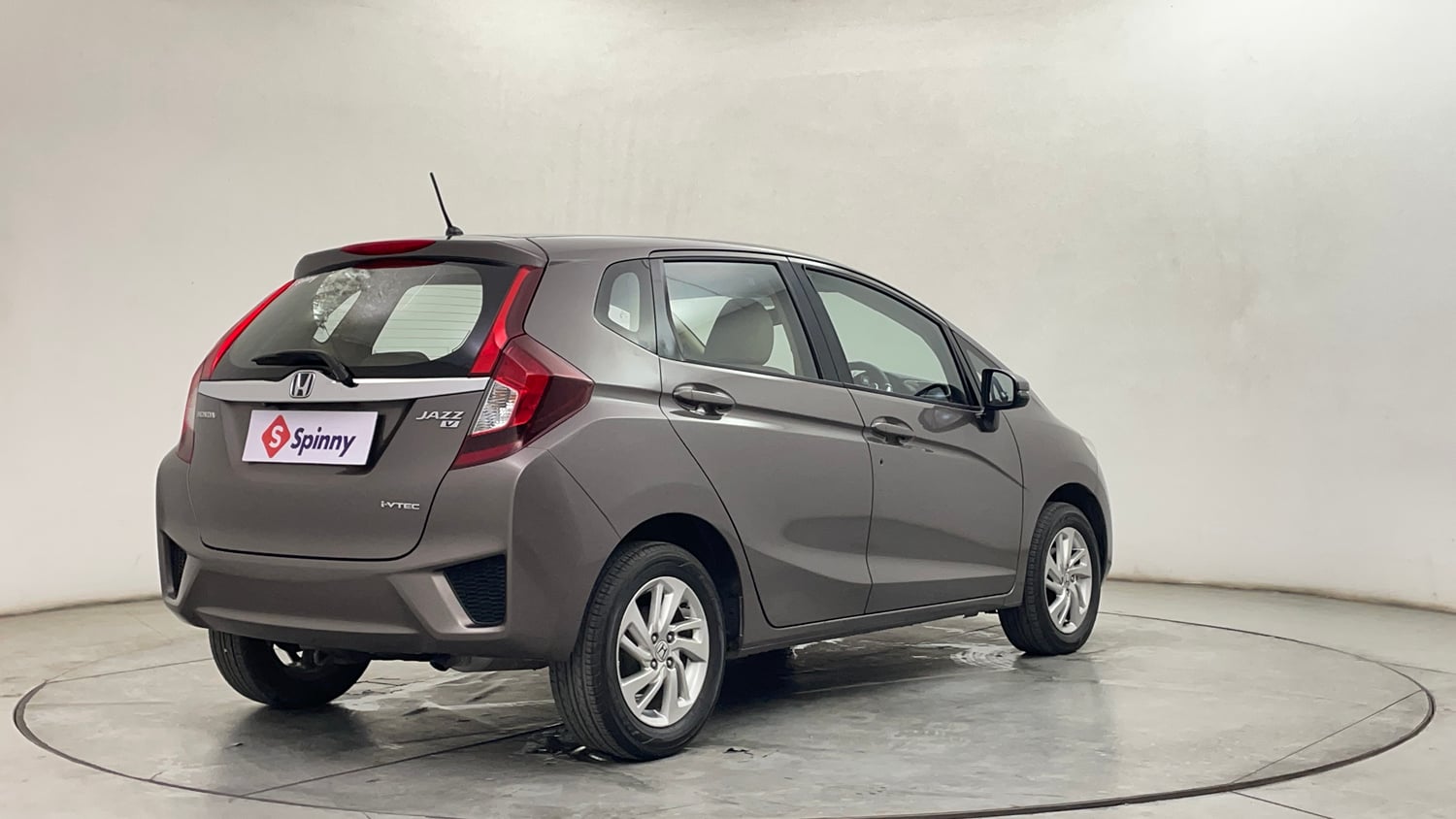 Used 2016 Honda Jazz V Petrol Petrol Manual exterior RIGHT REAR CORNER VIEW