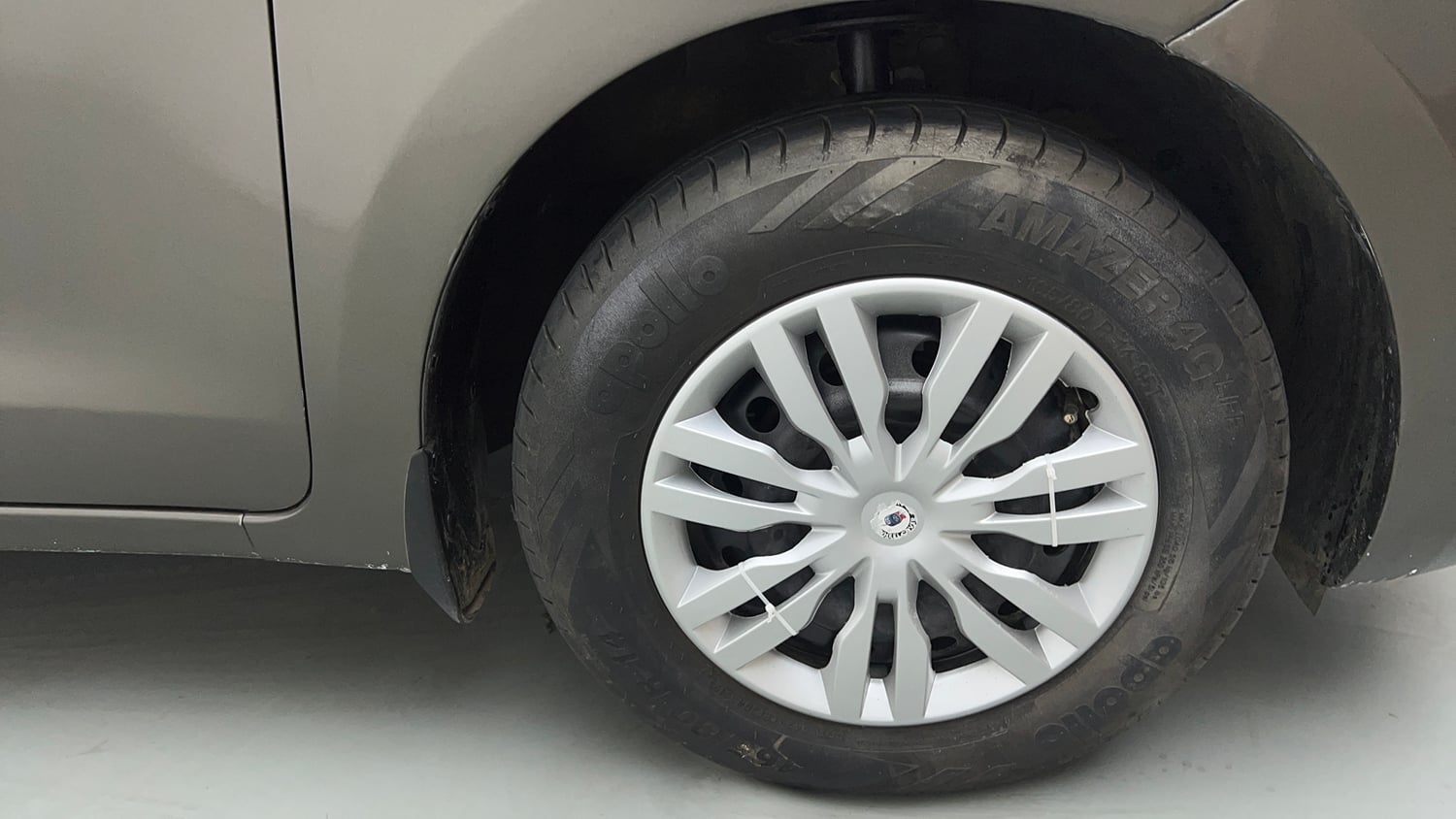 Used 2018 Maruti Suzuki Dzire VDi Diesel Manual tyres RIGHT FRONT TYRE RIM VIEW