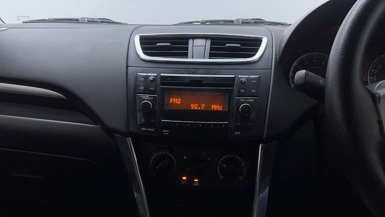 Used 2015 Maruti Suzuki Swift VXi Petrol Manual top_features Integrated (in-dash) music system
