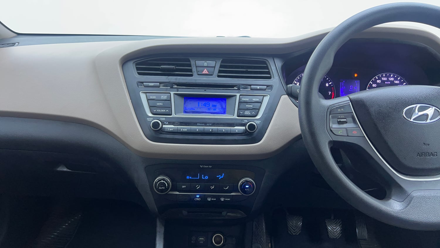 Used 2015 Hyundai Elite i20 Sportz 1.2 Petrol Manual interior MUSIC SYSTEM & AC CONTROL VIEW