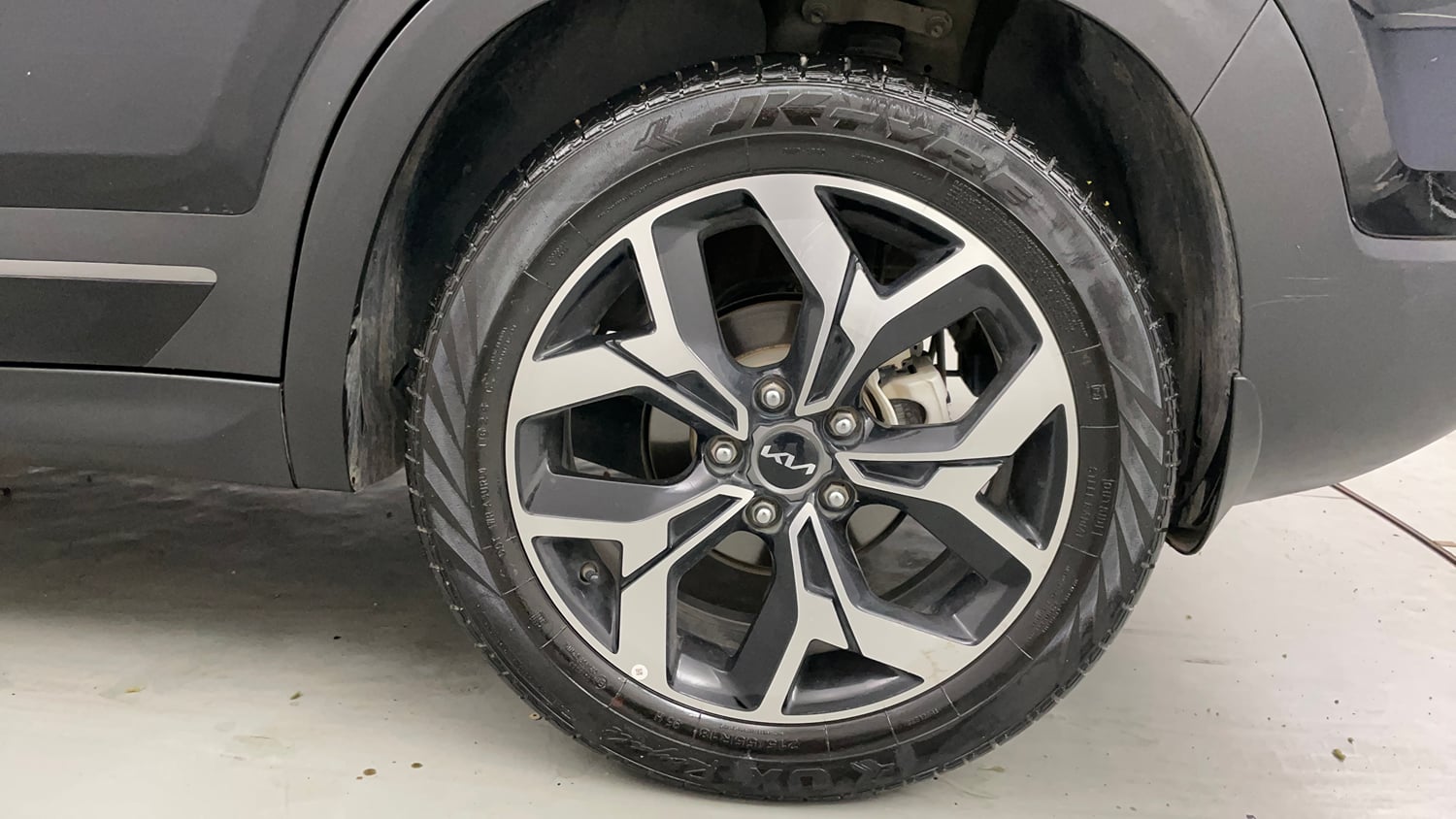 Used 2025 Kia Seltos GTX Plus 1.5 Diesel AT Diesel Automatic tyres LEFT REAR TYRE RIM VIEW