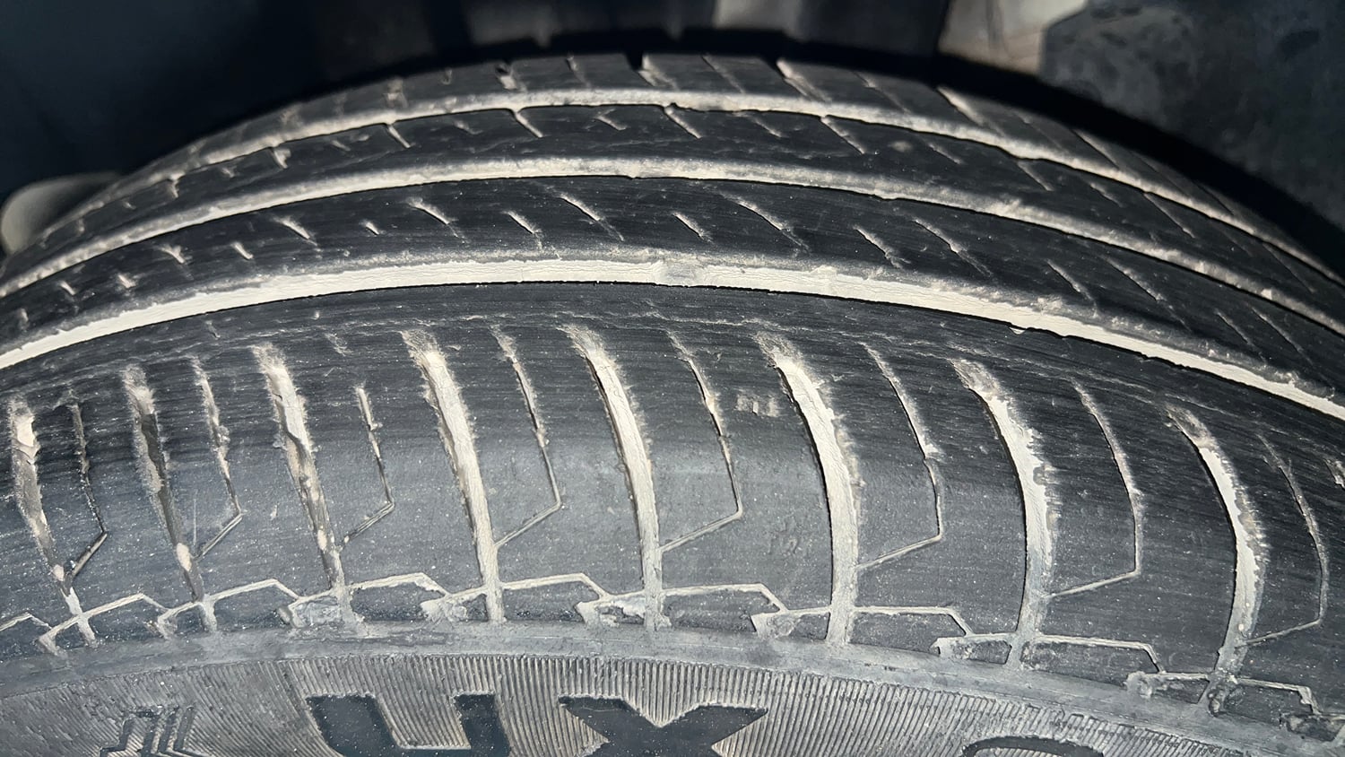 Used 2022 Maruti Suzuki Swift LXi Petrol Manual tyres LEFT REAR TYRE TREAD VIEW