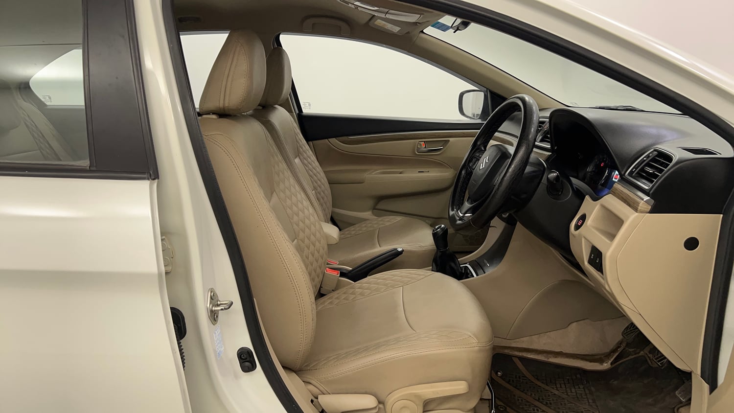 Used 2023 Maruti Suzuki Ciaz Zeta 1.5 Petrol Manual interior RIGHT SIDE FRONT DOOR CABIN VIEW