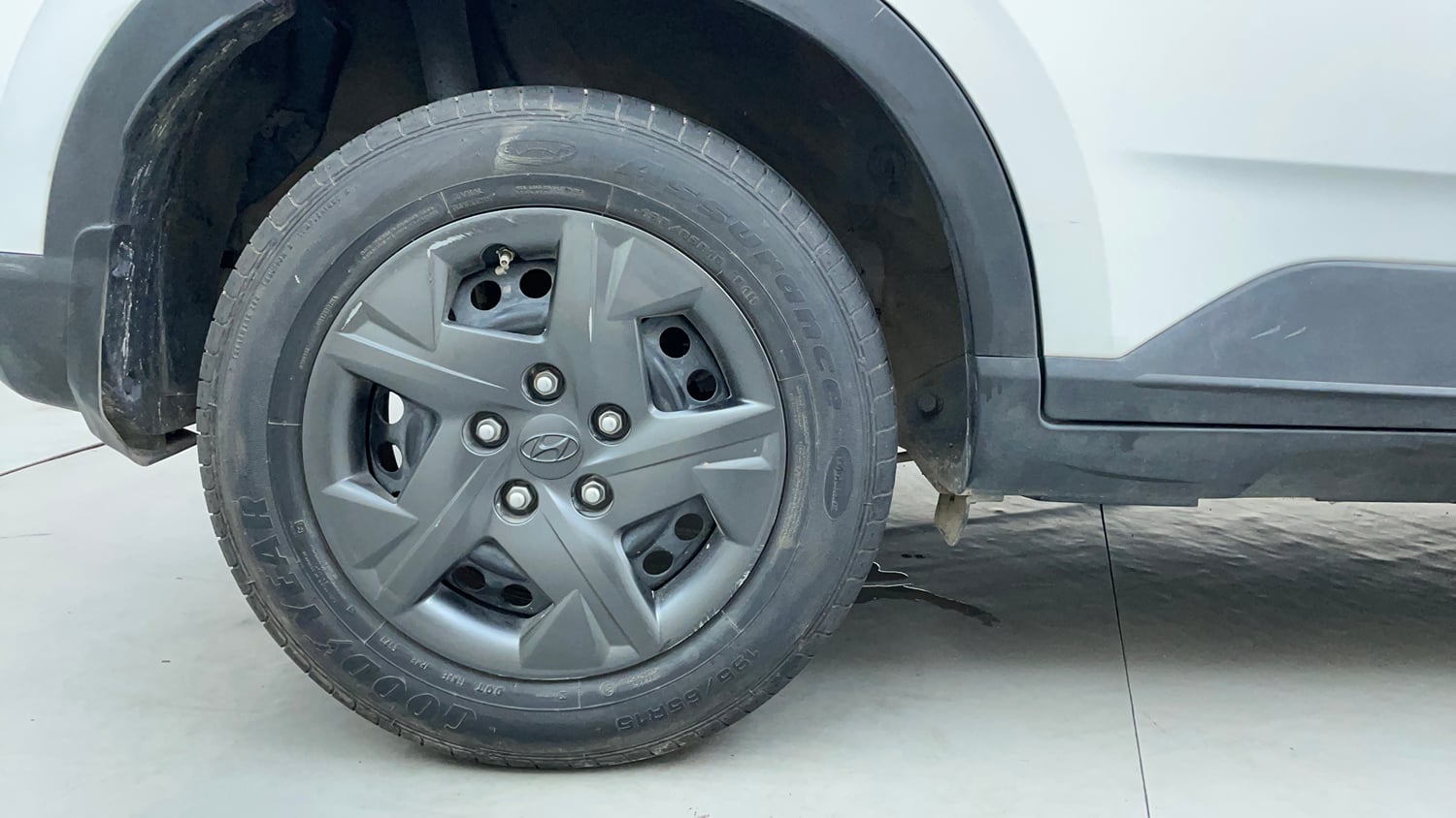 Used 2024 Hyundai Venue SX 1.2 Petrol Petrol Manual tyres RIGHT REAR TYRE RIM VIEW
