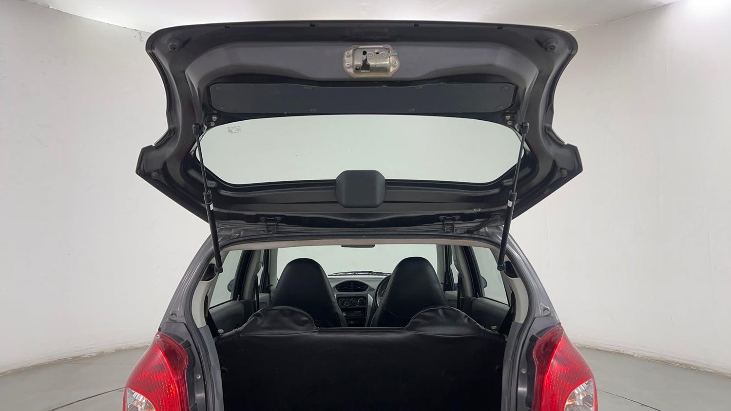 Used 2014 Maruti Suzuki Alto 800 Lxi Petrol Manual interior DICKY DOOR OPEN VIEW