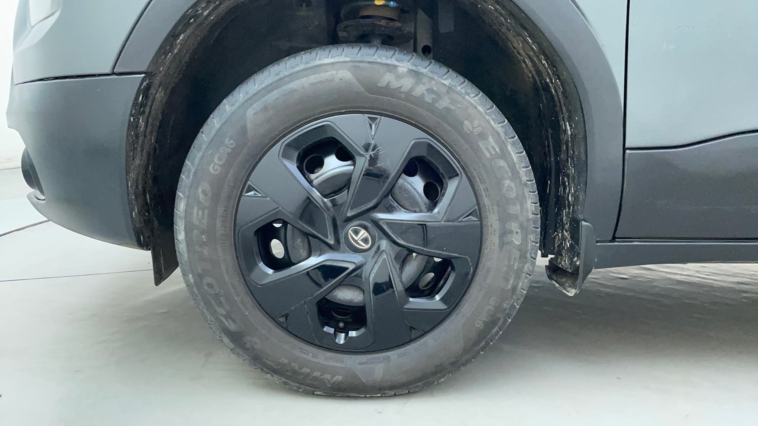 Used 2025 Tata Punch Pure MT Petrol Manual tyres LEFT FRONT TYRE RIM VIEW