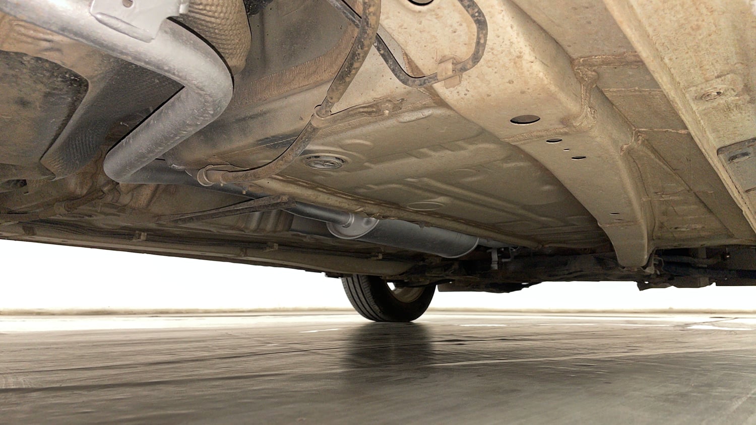 Used 2020 Maruti Suzuki Swift ZXi Plus AMT Petrol Automatic extra REAR RIGHT UNDERBODY VIEW