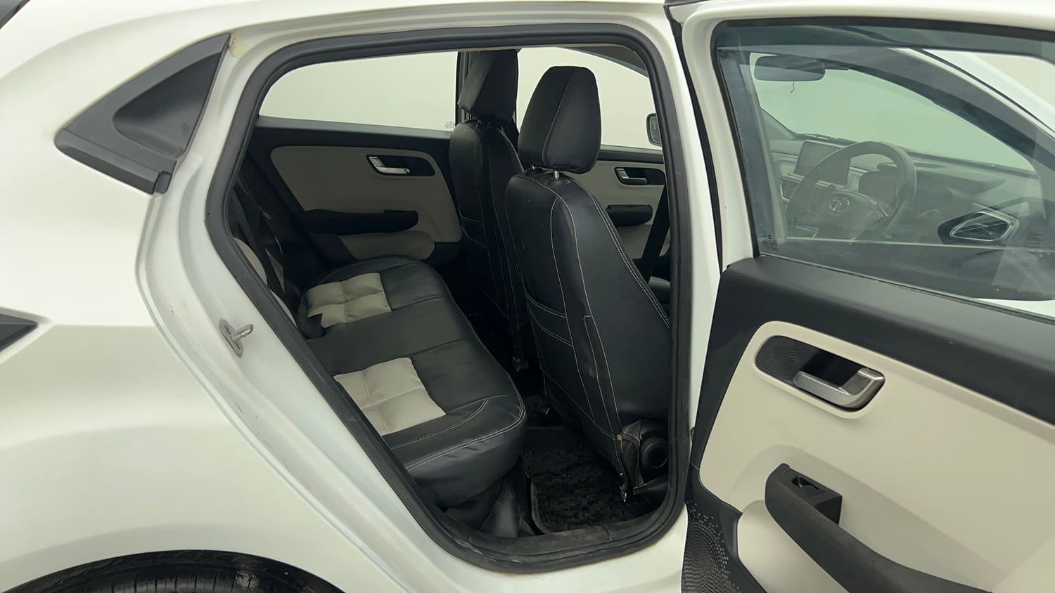 Used 2022 Tata Altroz XZ Plus Petrol+CNG (Outside Fitted) Cng Manual interior RIGHT SIDE REAR DOOR CABIN VIEW