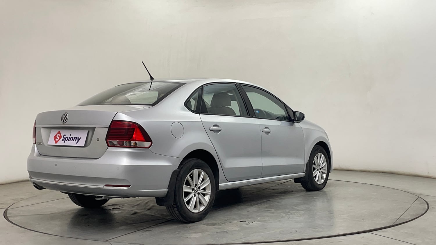 Used 2015 Volkswagen Vento Highline Petrol Petrol Manual exterior RIGHT REAR CORNER VIEW