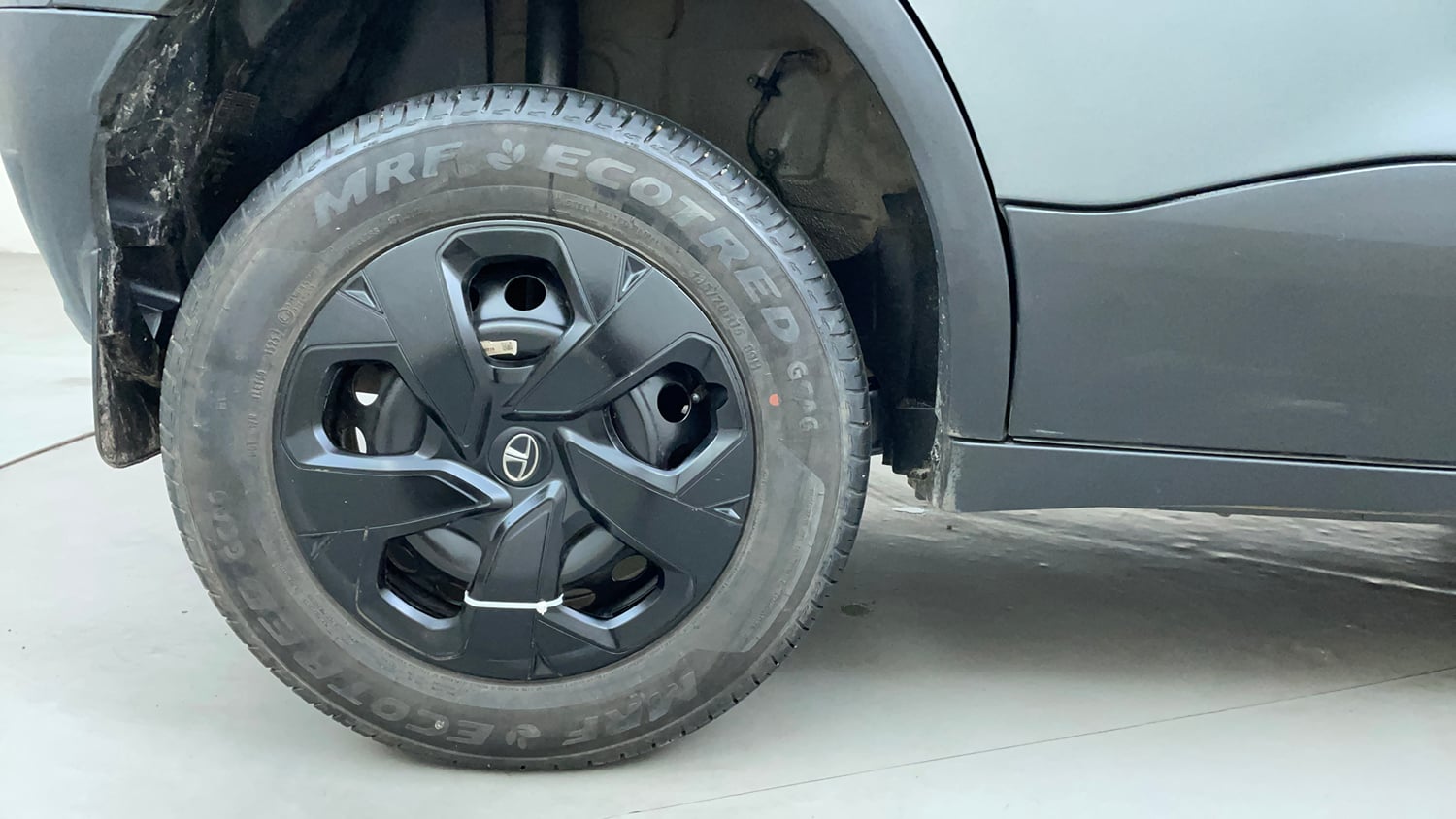 Used 2025 Tata Punch Pure MT Petrol Manual tyres RIGHT REAR TYRE RIM VIEW