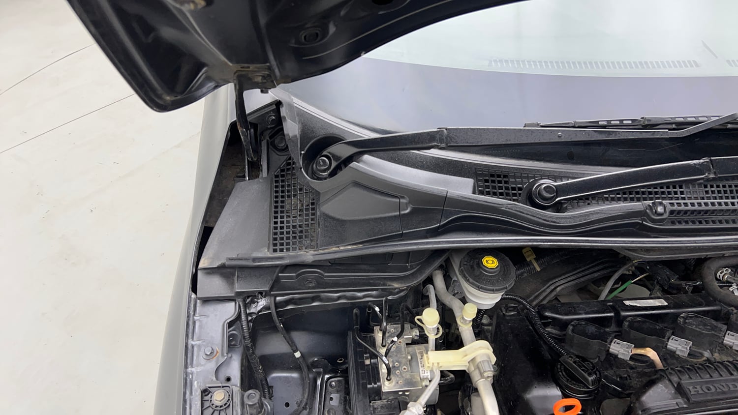 Used 2022 Honda City VX CVT Petrol Petrol Automatic engine ENGINE RIGHT SIDE HINGE & APRON VIEW