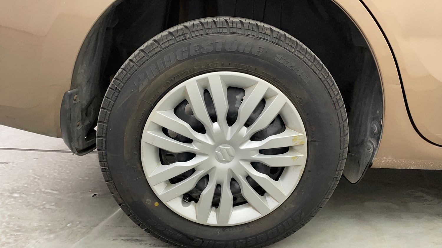 Used 2018 Maruti Suzuki Dzire VXi AMT Petrol Automatic tyres RIGHT REAR TYRE RIM VIEW