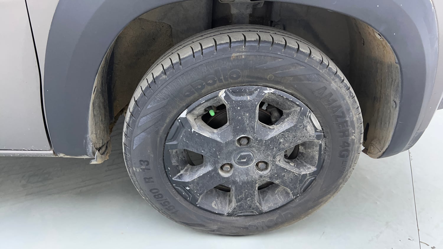 Used 2018 Renault Kwid CLIMBER 1.0 Petrol Manual tyres RIGHT FRONT TYRE RIM VIEW