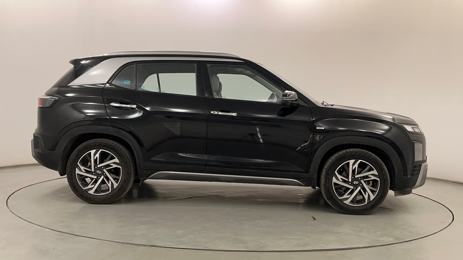 Used 2024 Hyundai Creta 1.5 MPi Petrol IVT SX(O) Petrol Automatic exterior RIGHT SIDE VIEW