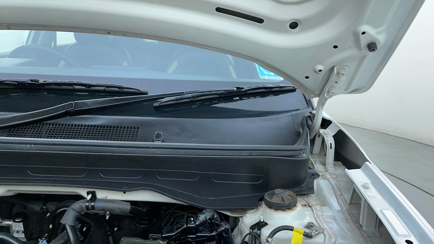 Used 2024 Hyundai Venue SX 1.2 Petrol Petrol Manual engine ENGINE LEFT SIDE HINGE & APRON VIEW