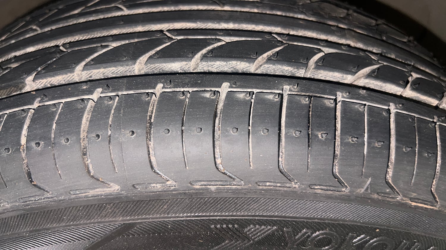 Used 2013 Ford Figo Duratorq Diesel ZXI 1.4 Diesel Manual tyres RIGHT FRONT TYRE TREAD VIEW