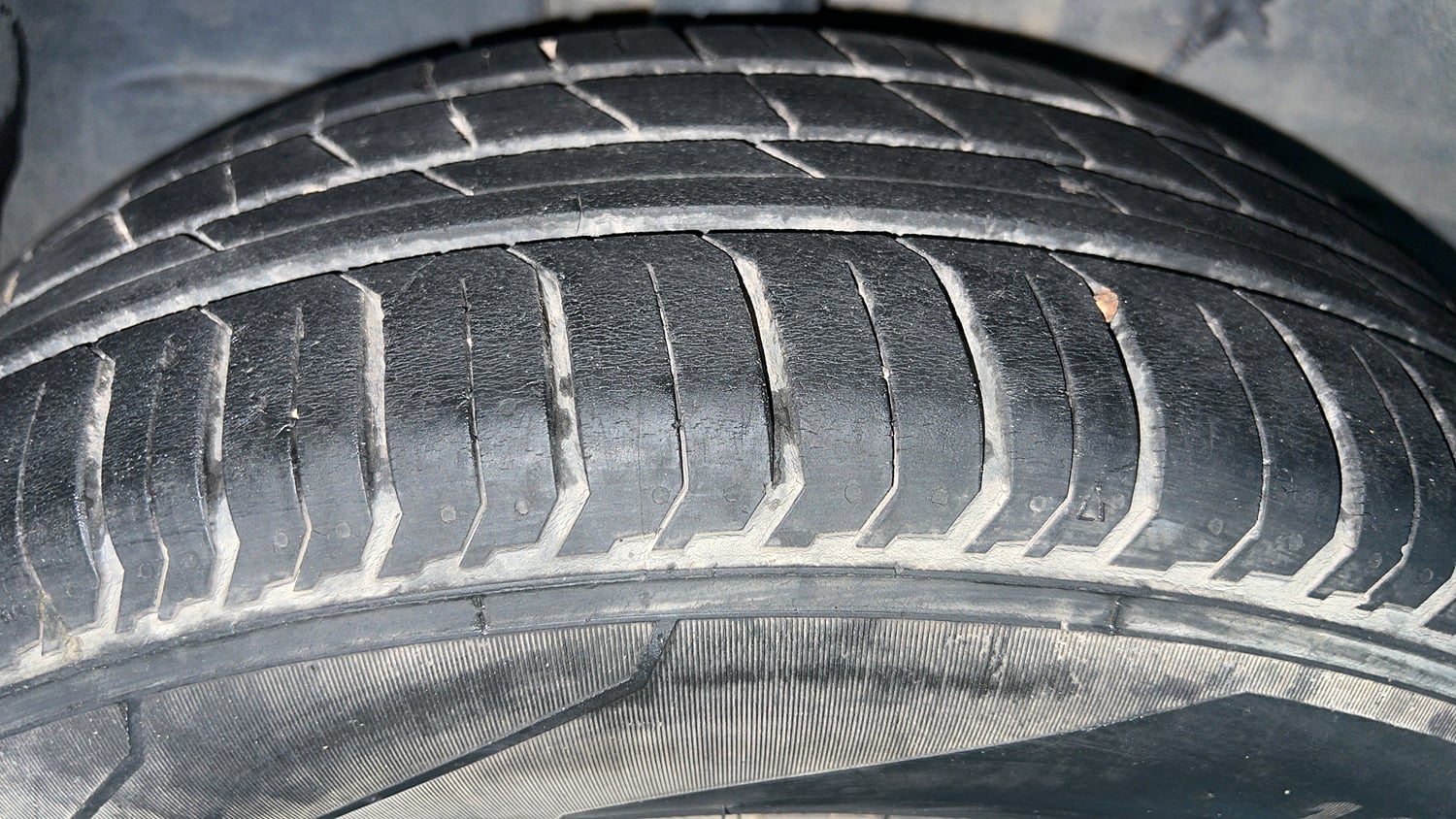 Used 2022 Tata Punch Pure MT Petrol Manual tyres RIGHT REAR TYRE TREAD VIEW