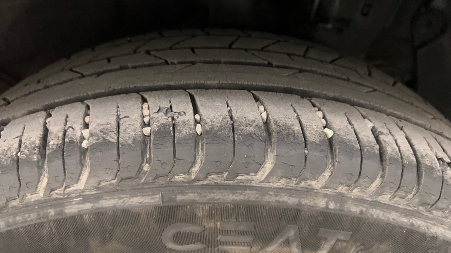 Used 2022 Hyundai New i20 Asta (O) 1.0 Turbo DCT Petrol Automatic tyres LEFT REAR TYRE TREAD VIEW