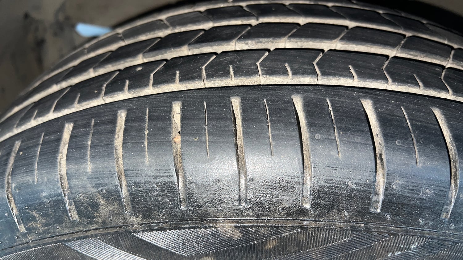 Used 2017 Maruti Suzuki Baleno Alpha 1.2 Petrol Manual tyres LEFT FRONT TYRE TREAD VIEW