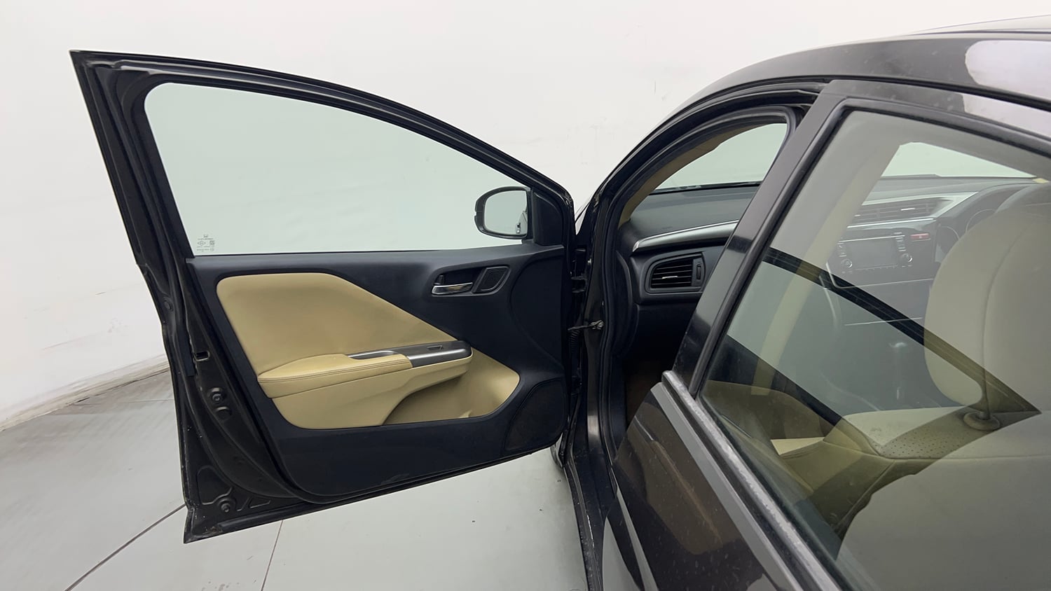 Used 2015 Honda City VX CVT Petrol Automatic interior LEFT FRONT DOOR OPEN VIEW