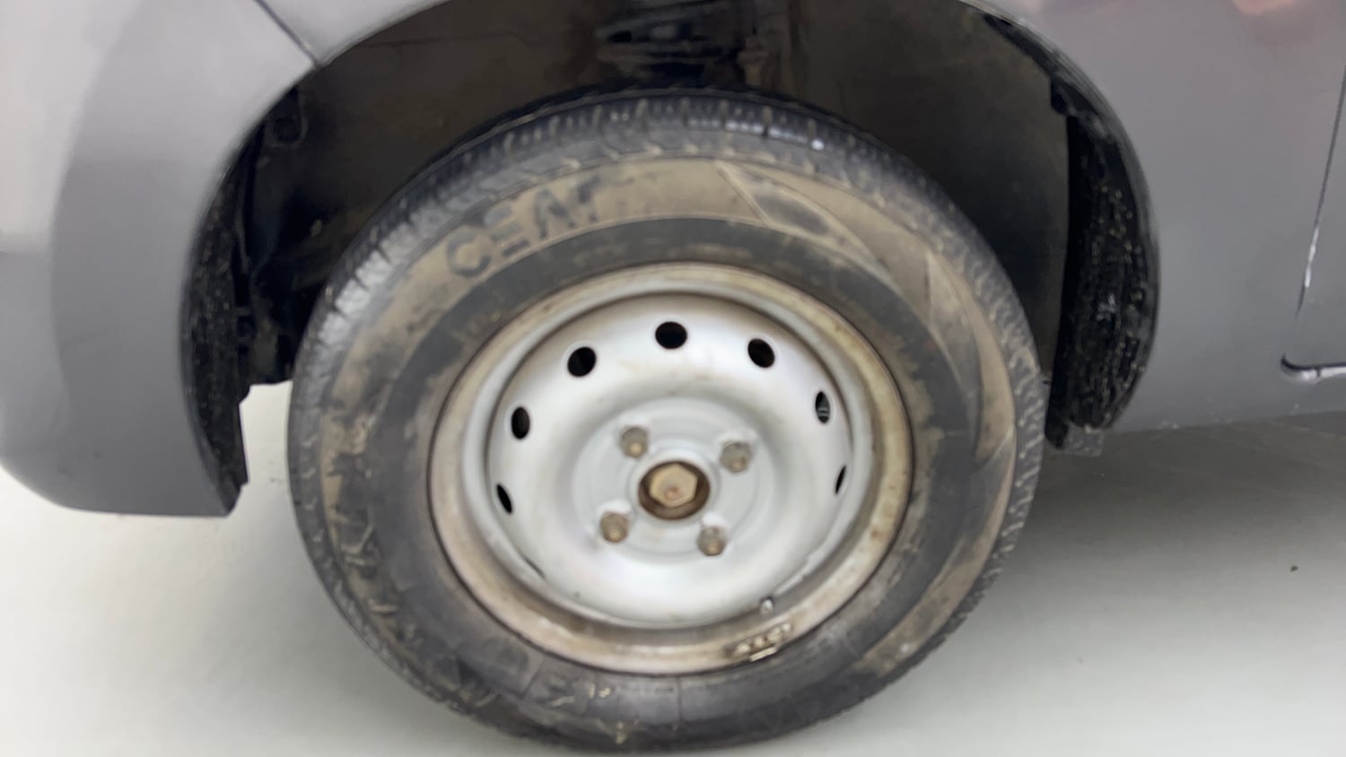 Used 2018 Maruti Suzuki Alto 800 VXi Petrol Manual tyres LEFT FRONT TYRE RIM VIEW