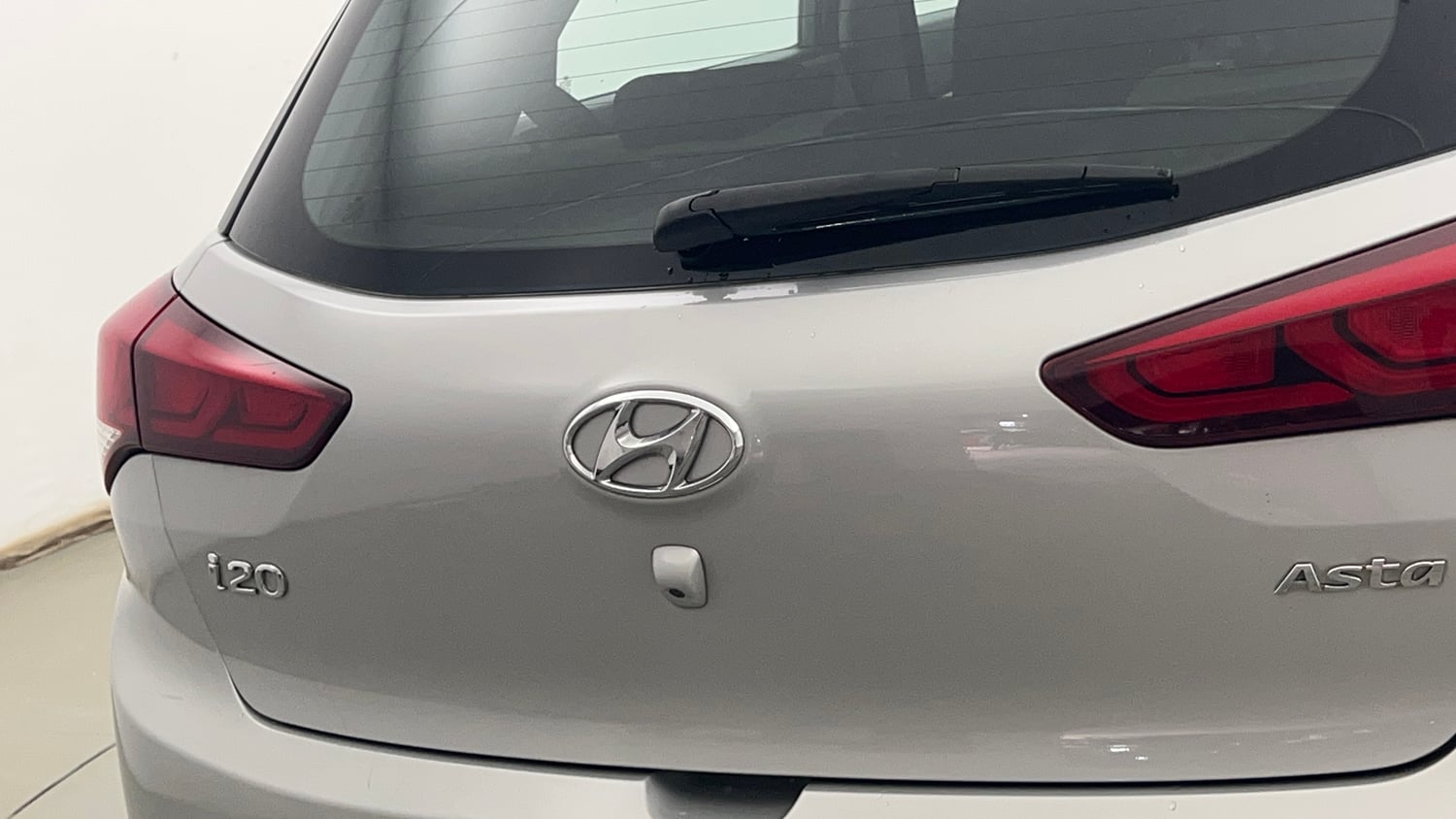 Used 2017 Hyundai Elite i20 Asta 1.2 (O) Petrol Manual dents MINOR SCRATCH