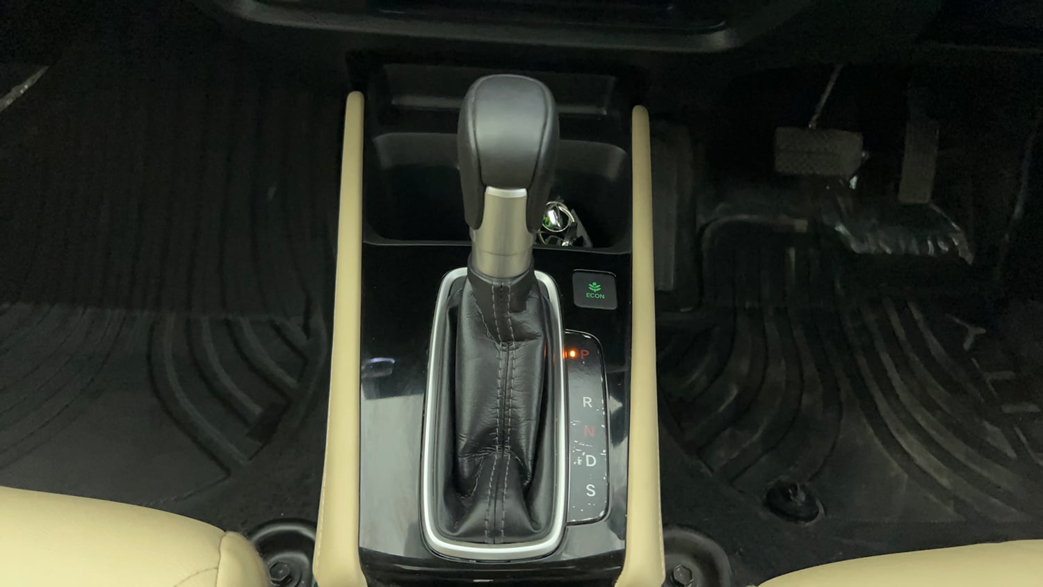 Used 2025 Honda City ZX Petrol CVT Petrol Automatic interior GEAR  KNOB VIEW